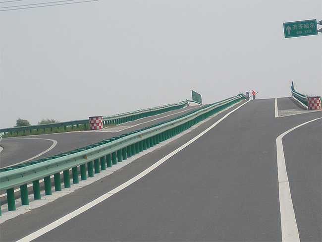 巴彦淖尔高速公路护栏的材质与规格