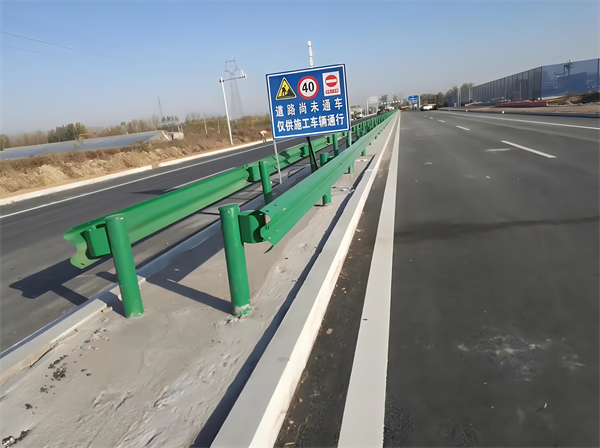 巴彦淖尔公路护栏守护安全横跨多个行业的应用